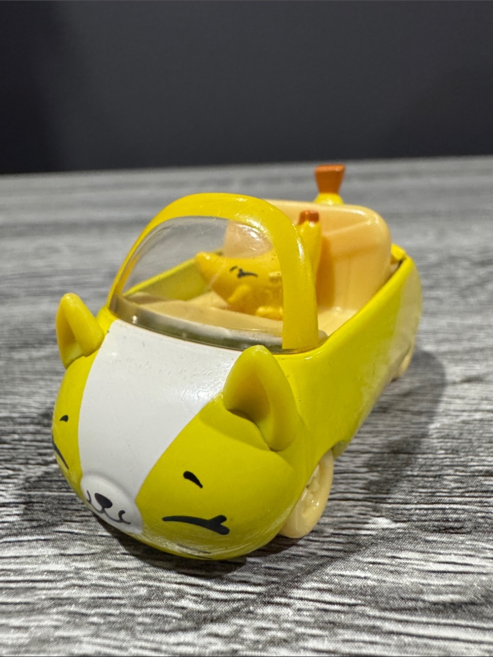 Shopkins | Cutie Cars #10: Banana Bumper Convertible - Mini Car & Banana Figure